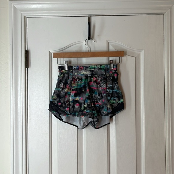 Lululemon | 2023 Hotty Hot High-Rise Lined Short Paint Drift Multi Graphite Sz 4 - Picture 7 of 13